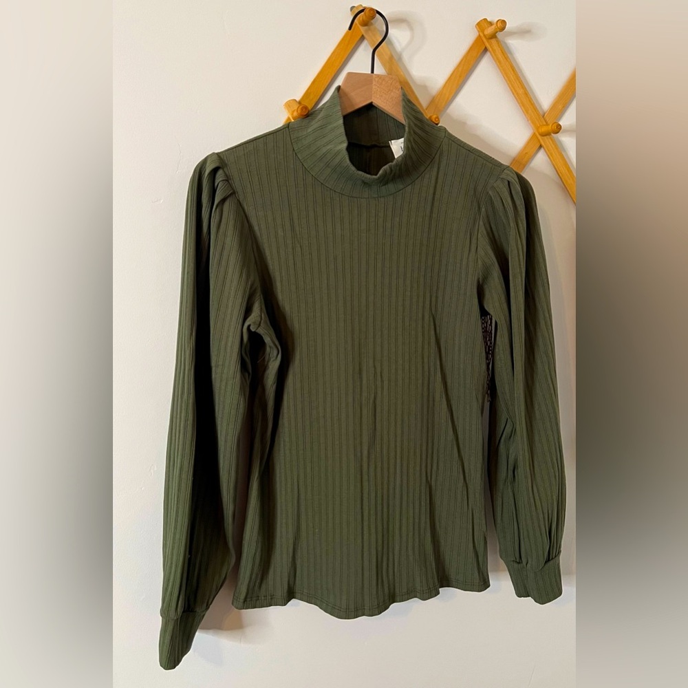 Mock neck Bohme knit shirt. Size Medium